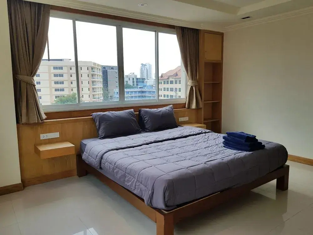 A Large 2 Br - 3 Baths 511 Downtown