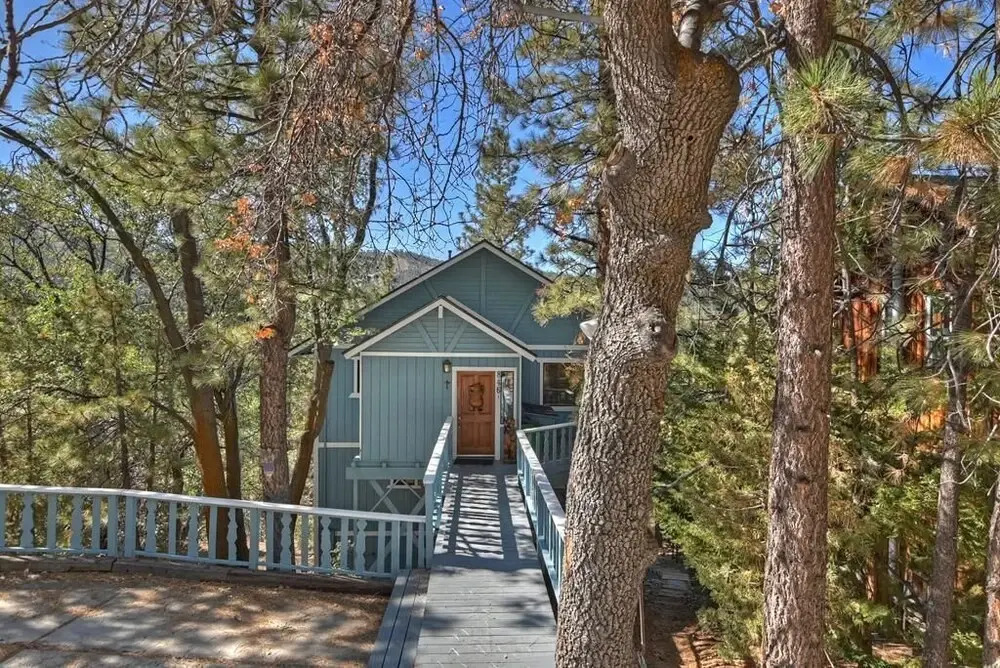 034 Menlo Suite Cabin