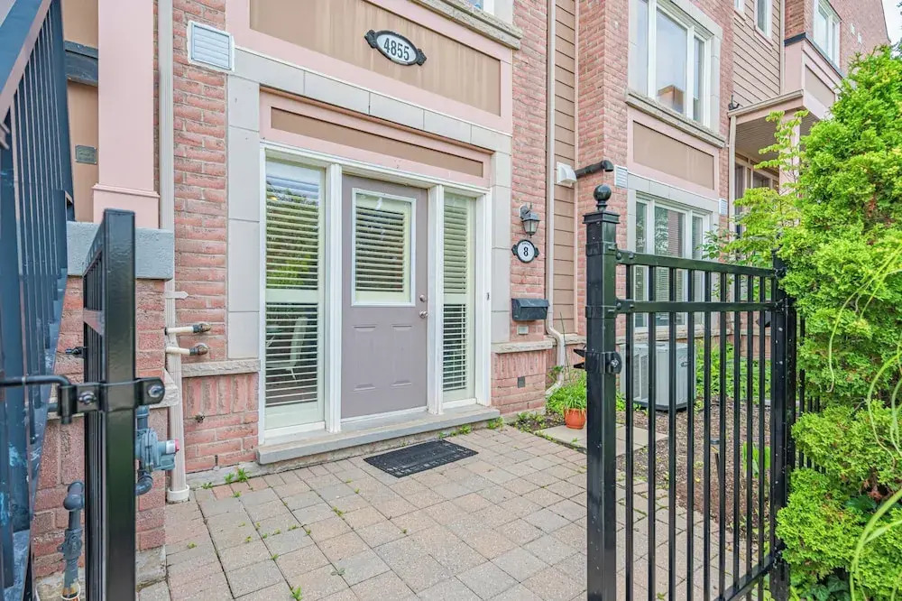 Cozy 1 Bedroom Townhouse