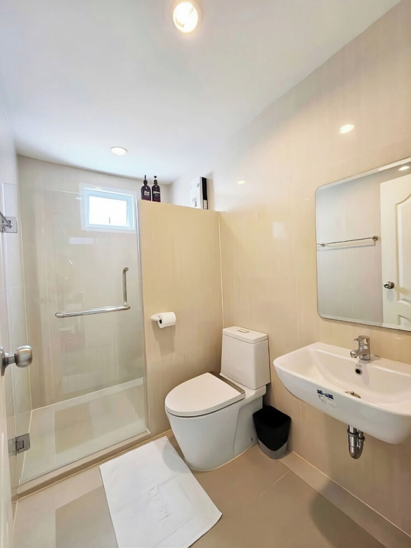 1 Bedroom Beachside Condo in Cha-am