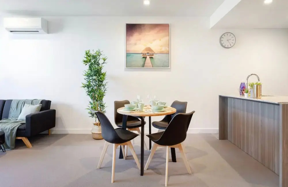 Holistay Premium - Swanston Central
