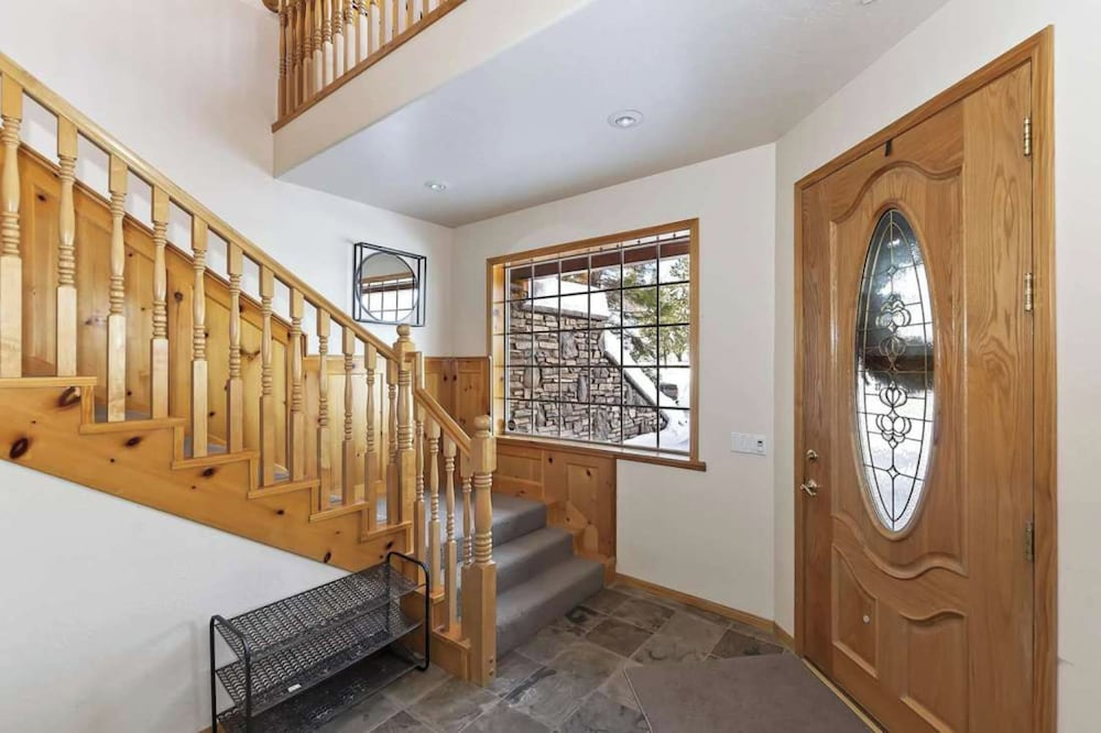 Zen Den by Avantstay Entertainers Home in Ideal Big Bear Location w/ Hot Tub