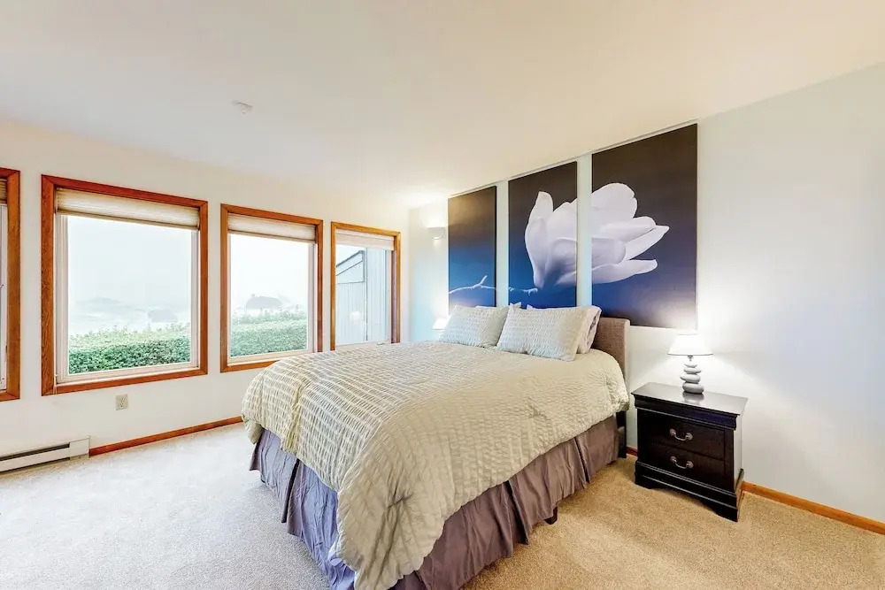 4BR Oceanfront Oasis w/ Patio, Views & Games
