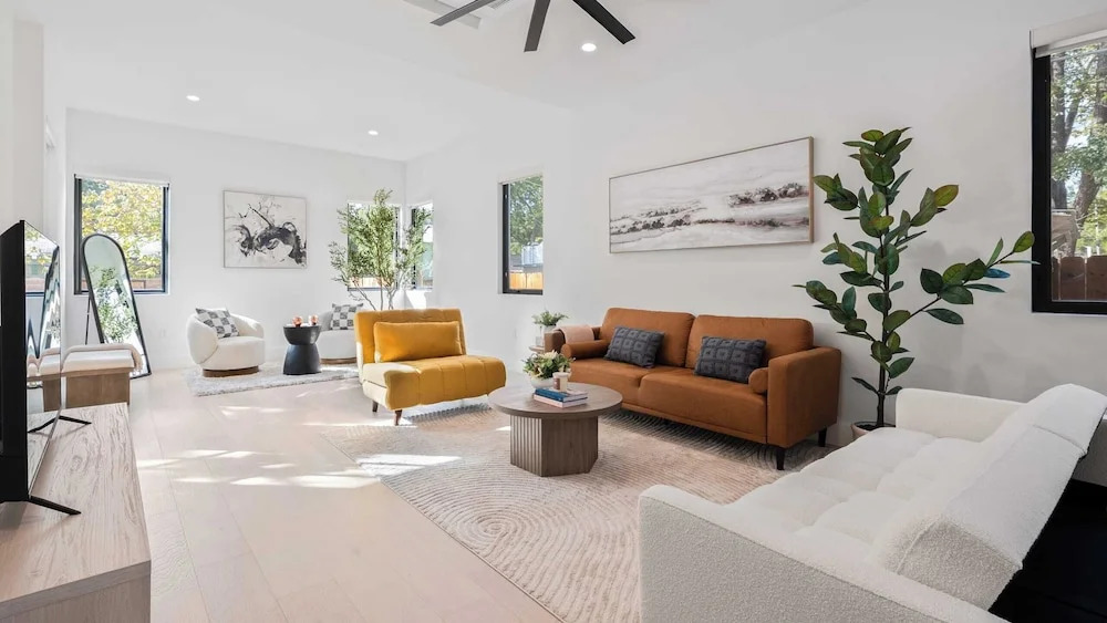 Stylish Home With Firepit & Balcony Steps From Austins Best Near Rainey St, Lady Bird Lake & Downtown The Ashlee by Avantstay
