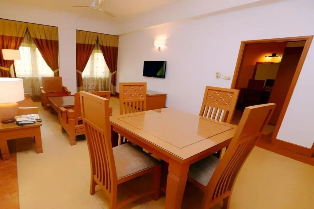 M Suites Hotel