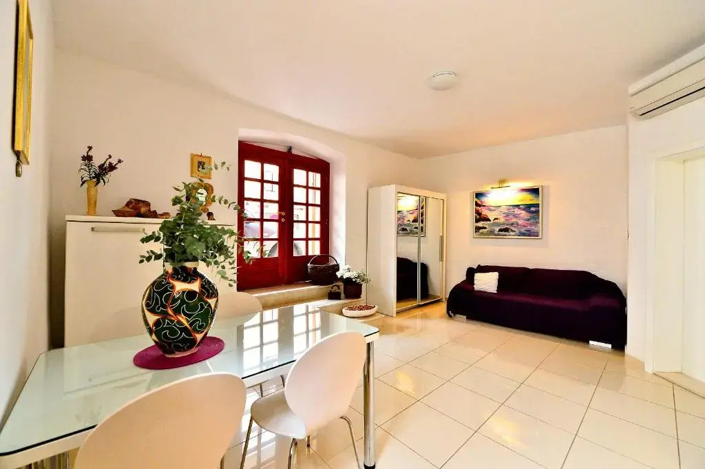 Sunny Bobica Apartments