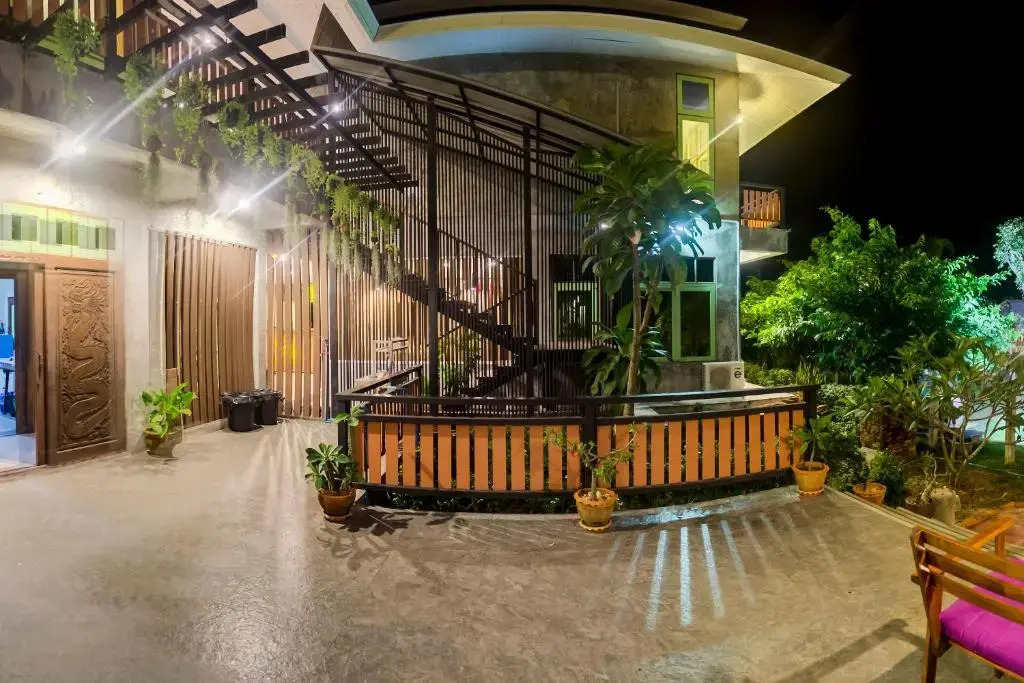 Tonmai Suites