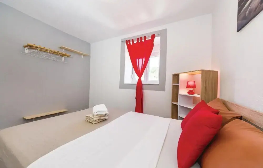 Beautiful Home in Nadin With 3 Bedrooms, Wifi and Outdoor Swimming Pool
