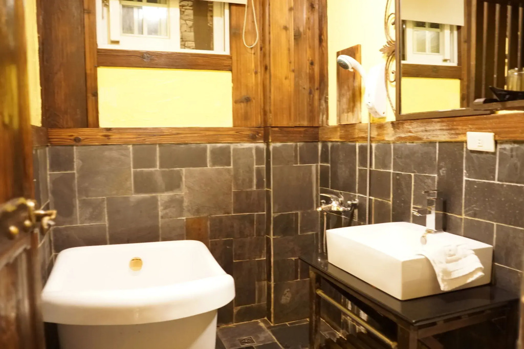 Provence Rose Lodge