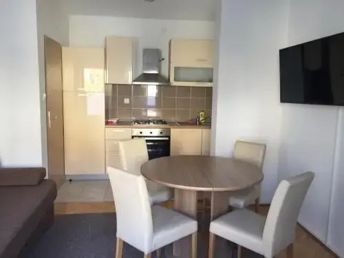 Petros Apartments Pag