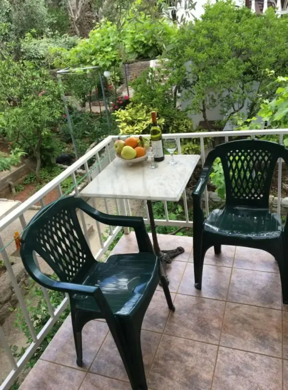 Comfortable Budva Rooms With Easy Access to Sveti Stefan