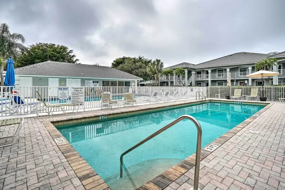 Sleek Naples Condo w/ Balcony: Snowbirds Welcome!