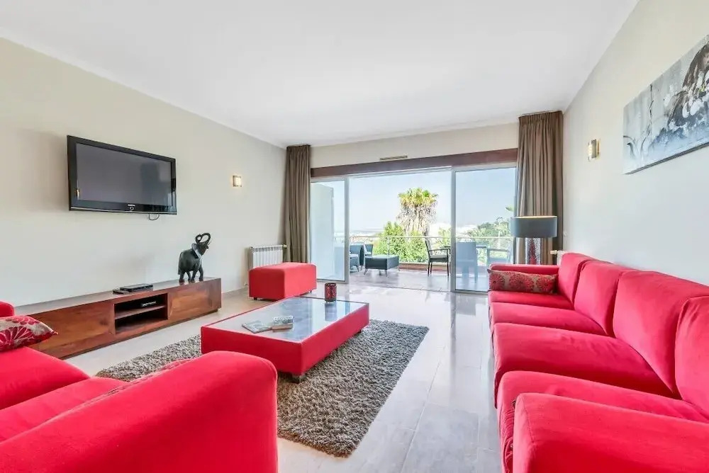 3 Bedroom Villa, Sleeps 6, with Pool, Air Con, WiFi & Walk to Shops