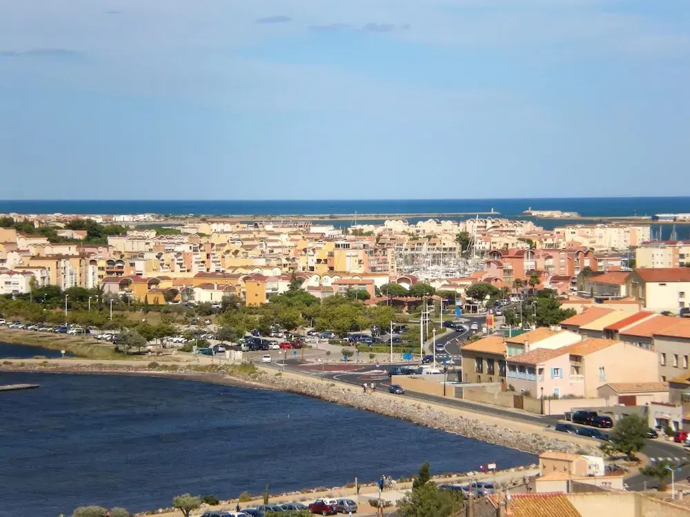 Apartment With one Bedroom in Gruissan, With Shared Pool and Furnished Balcony - 2 km From the Beach