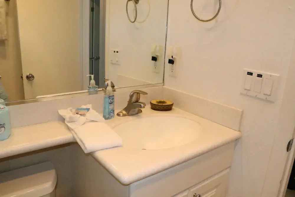 Jamaica Royale - 801 - 2 Br Condo