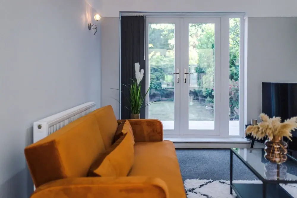 Premium 3 bed Detached House - off Road Parking - Bromborough