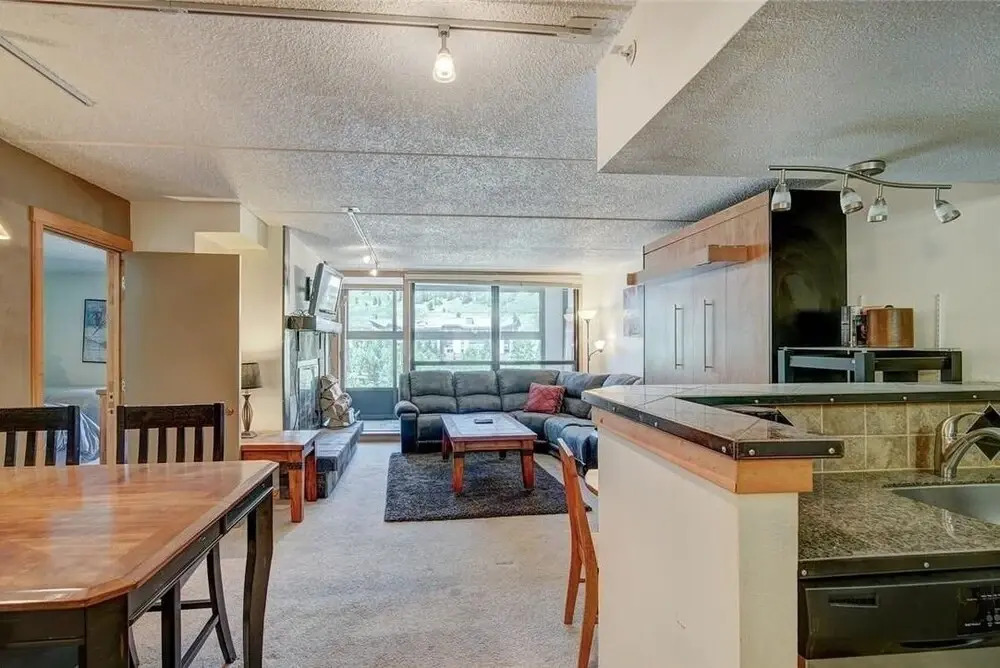 Village square large 1 bedroom. Center Village Copper Mountain Hot tub, Parking, walk to slopes