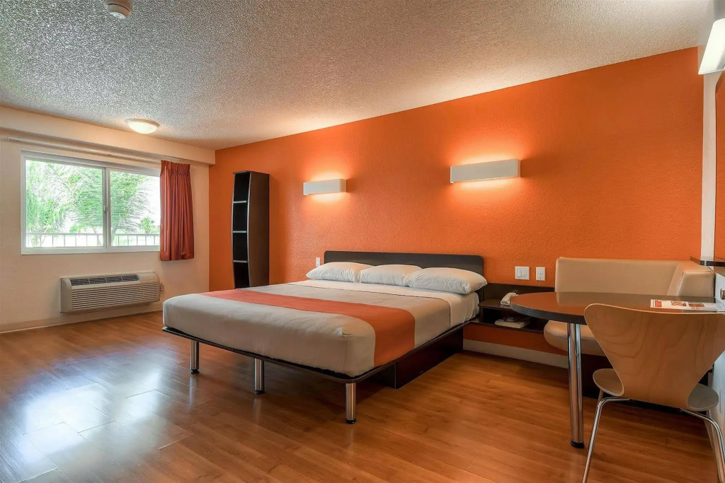 Motel 6-Anaheim, CA - Maingate