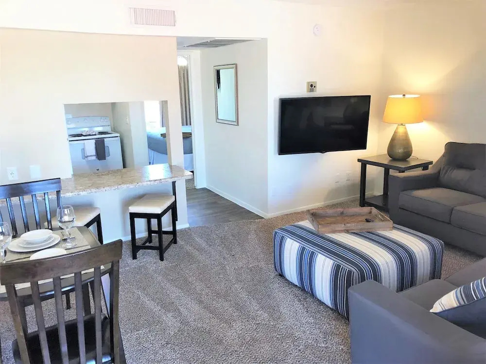 201 Fully Furnished with WiFi by RedAwning