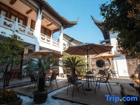 Cloud Four Seasons Homestay (Yangzhou Slender West Lake Daming Temple)