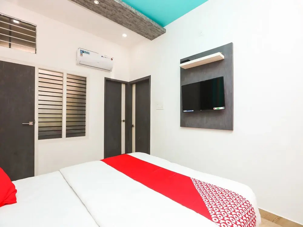 OYO 15843 SJ Residency