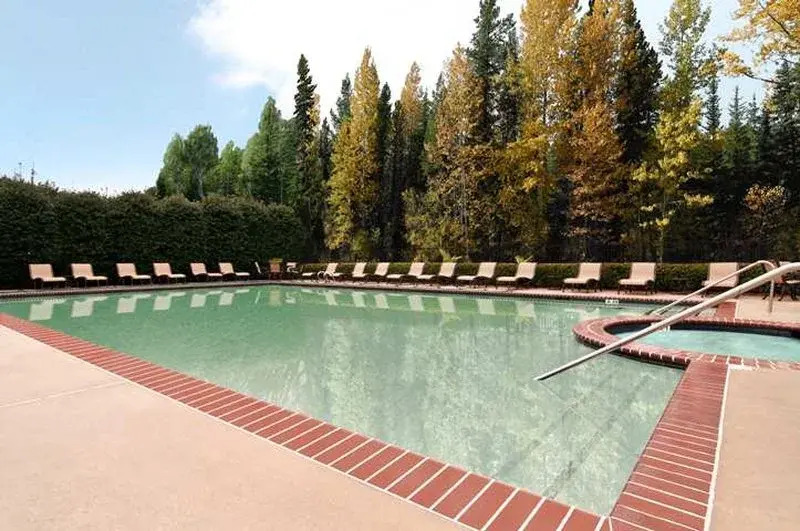 Airport Inn and Suites