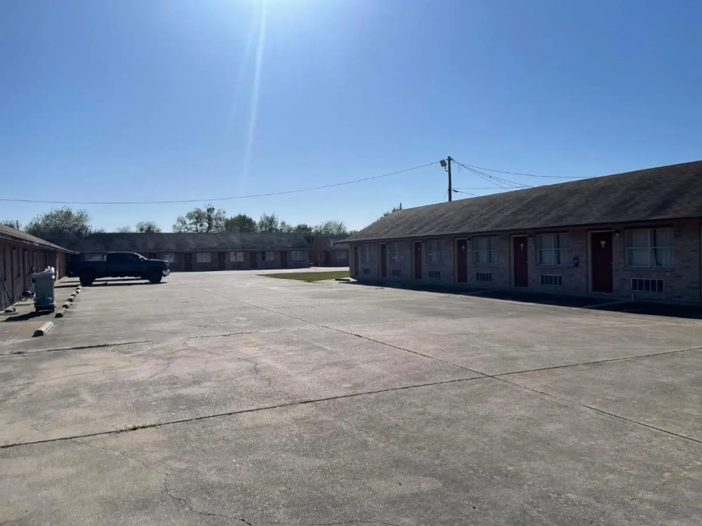 Lakeside Inn & Suites