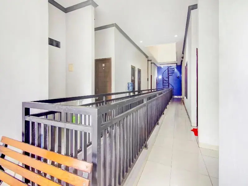 OYO Life 90085 Meruya Place