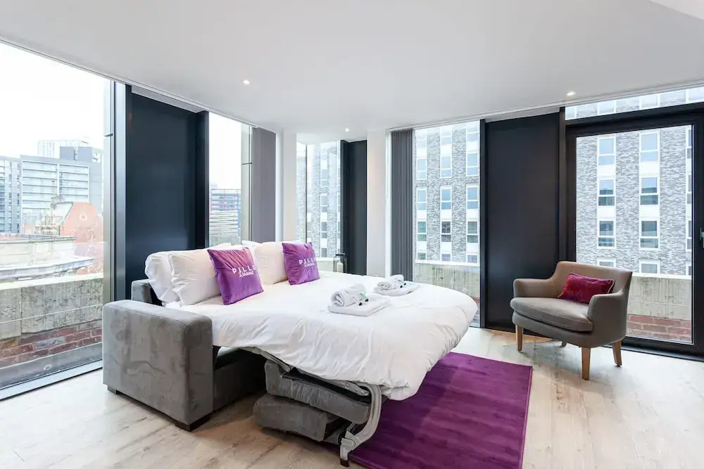 Spacious Two Bedroom Penthouse in MCR City Centre