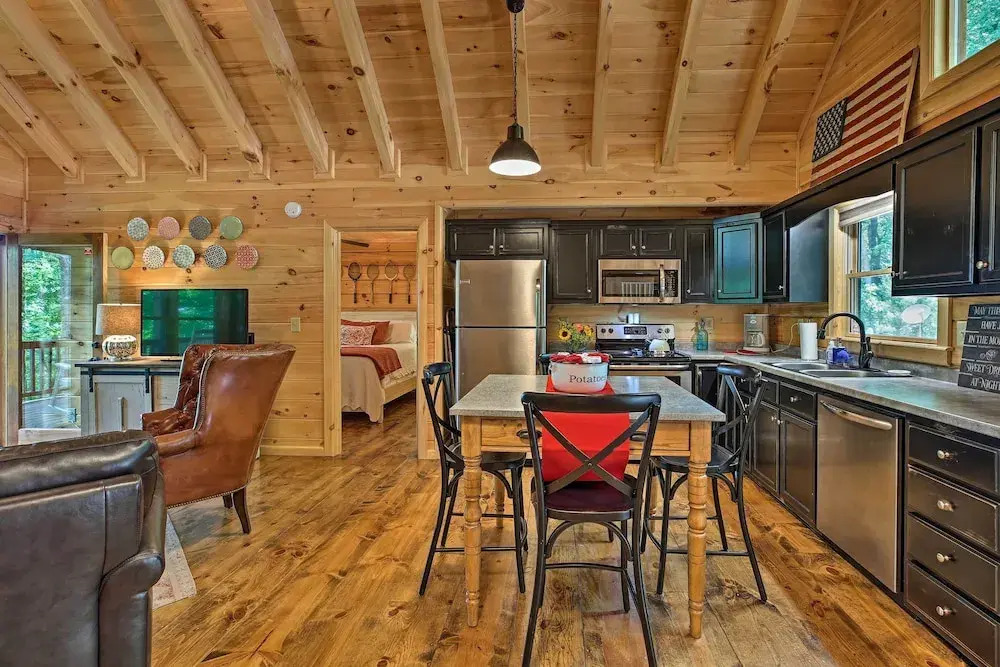 A Sunset Dream' - Upscale Blue Ridge Cabin!