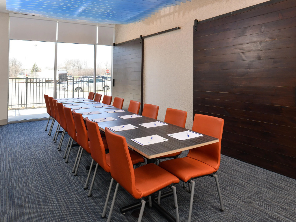 Holiday Inn Express & Suites Brighton South - US 23 by IHG