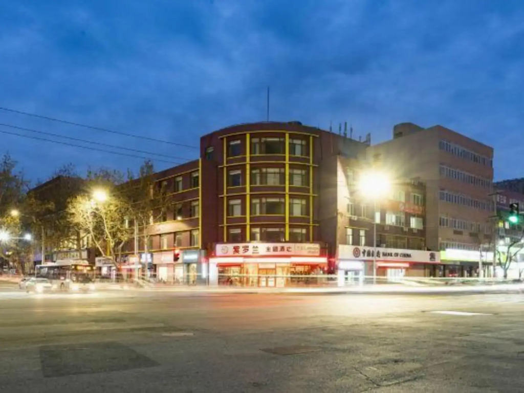 Violet-themed Hotel (Wanda Plaza, Yantai)