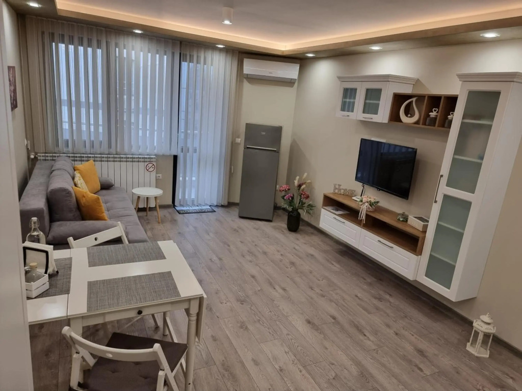 Flowers Apartment