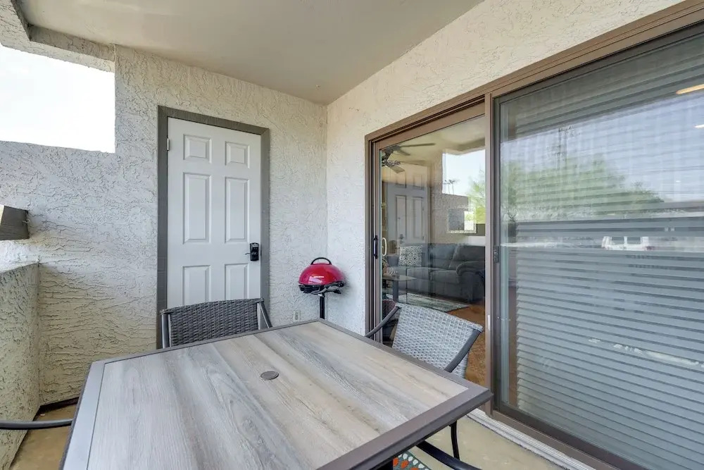 Patio & Pool Access: Modern Oasis 5 Mi to Asu!