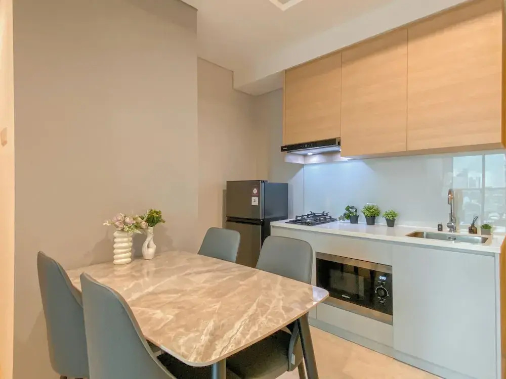 Fully Furnished And Elegant 2Br At Apartment Capitol Suites