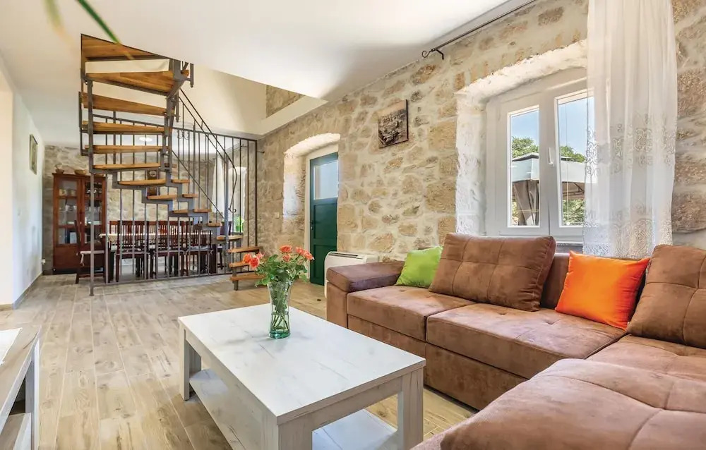 Awesome Home In Ploce With Jacuzzi