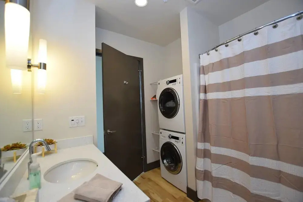 Belltown Pike Place Suites by Luxe Hubs