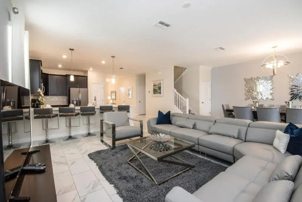 Live the Magic of Champion Gates 8 BD Sleep Up to 19 people