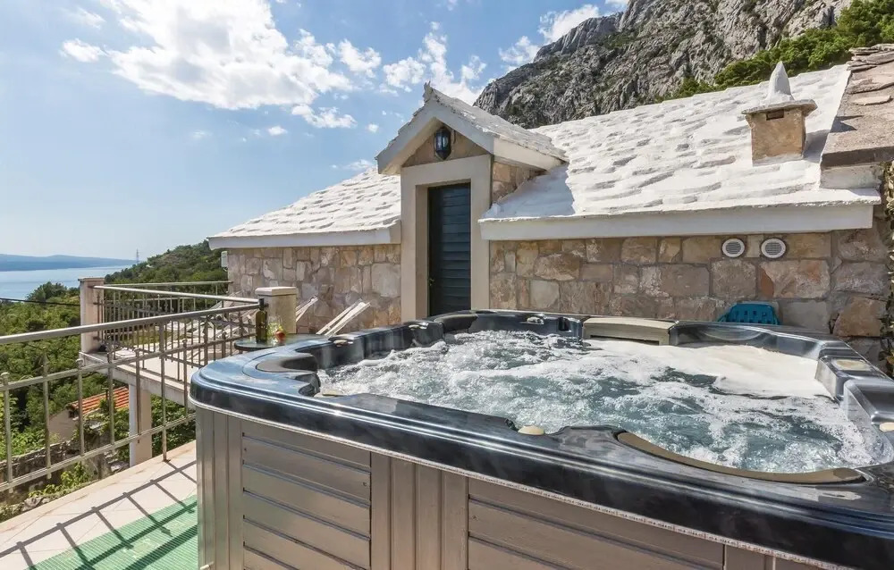 Beautiful Home in Baska Voda with Hot Tub & 3 Bedrooms