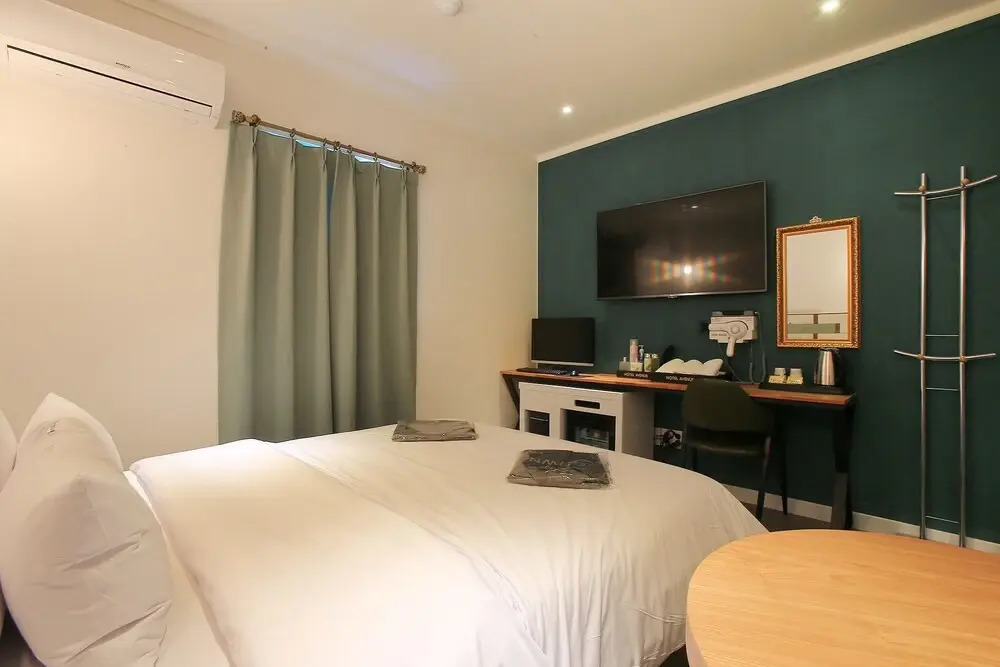 Avenue Hotel