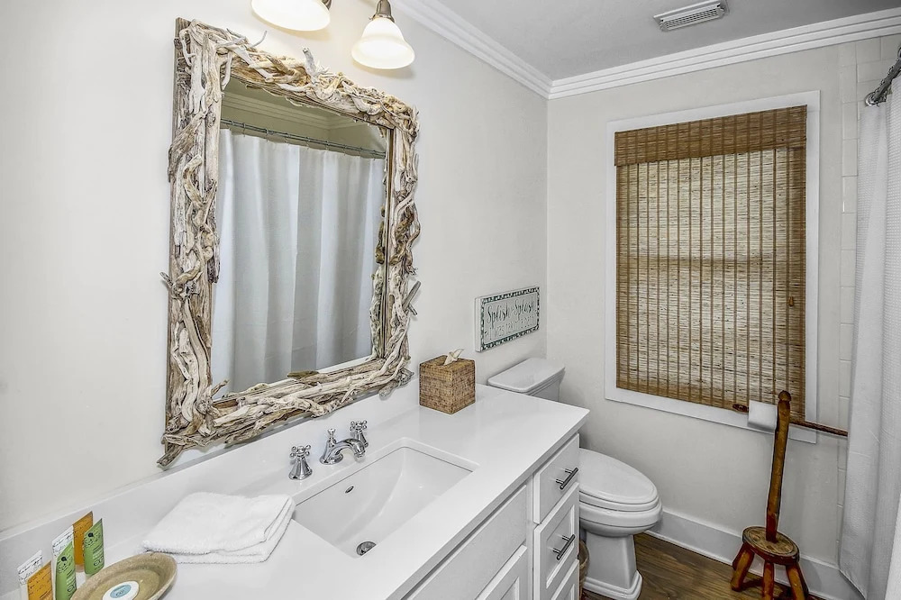 Short Distance To The White Sandy Beaches, Rendezvous Main House + Carriage In Seaside 4 Bedroom Home by RedAwning