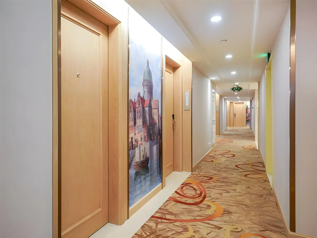 Vienna International Hotel (Hangzhou Boao Center Subway Station)