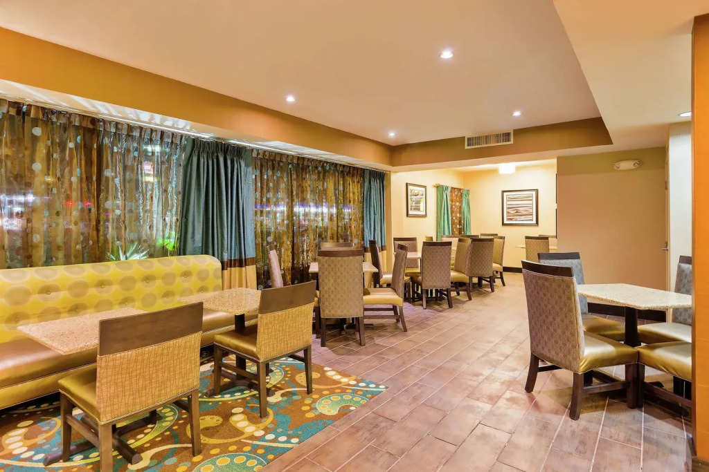 Spark by Hilton Bakersfield Central