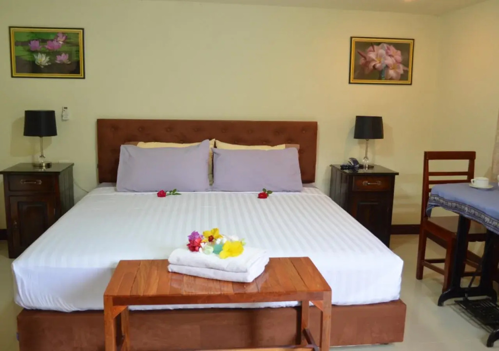 Home Stay Stc Bed And Breakfast