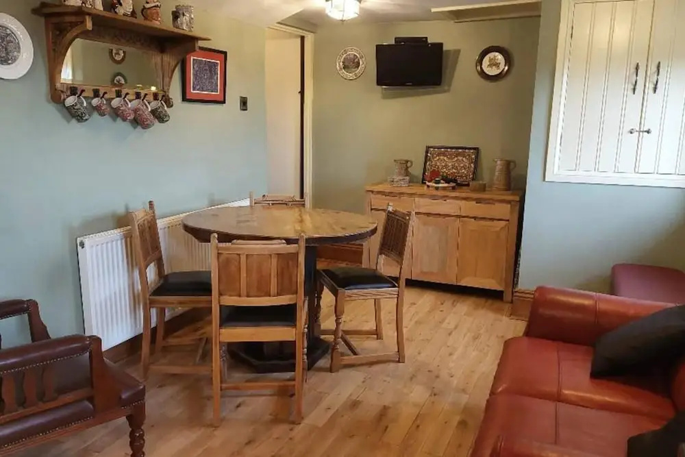 2 Bed Flat - Sleeps 3 - Parking - Wifi
