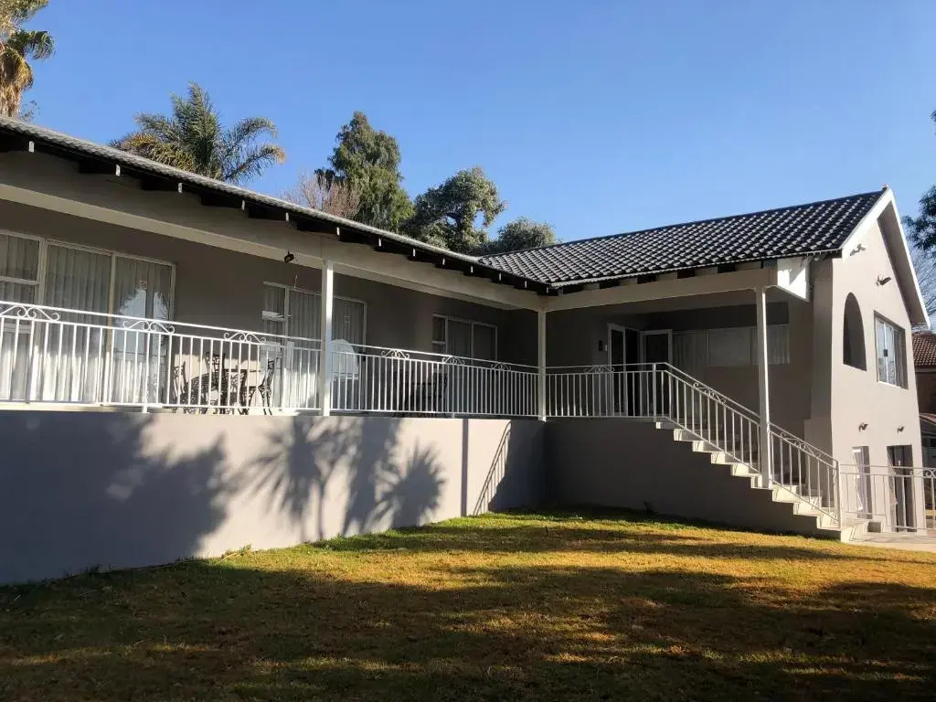 8 on Acacia Guesthouse