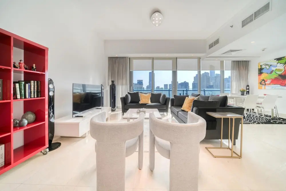 Big Bright Luxury Marina View Apt Near Beach