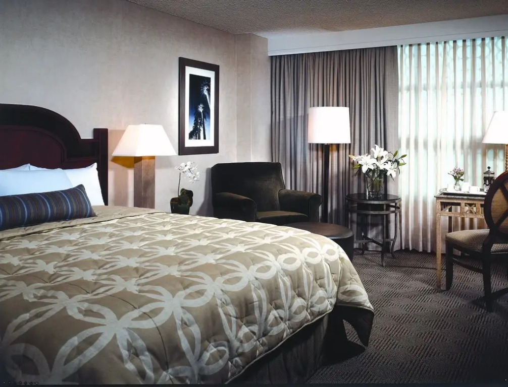 Renaissance Los Angeles Airport Hotel