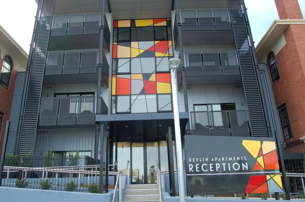 THE DEVLIN APARTMENTS 1 Bedroom Apartment near GMHBA stadium in Geelong - LG03