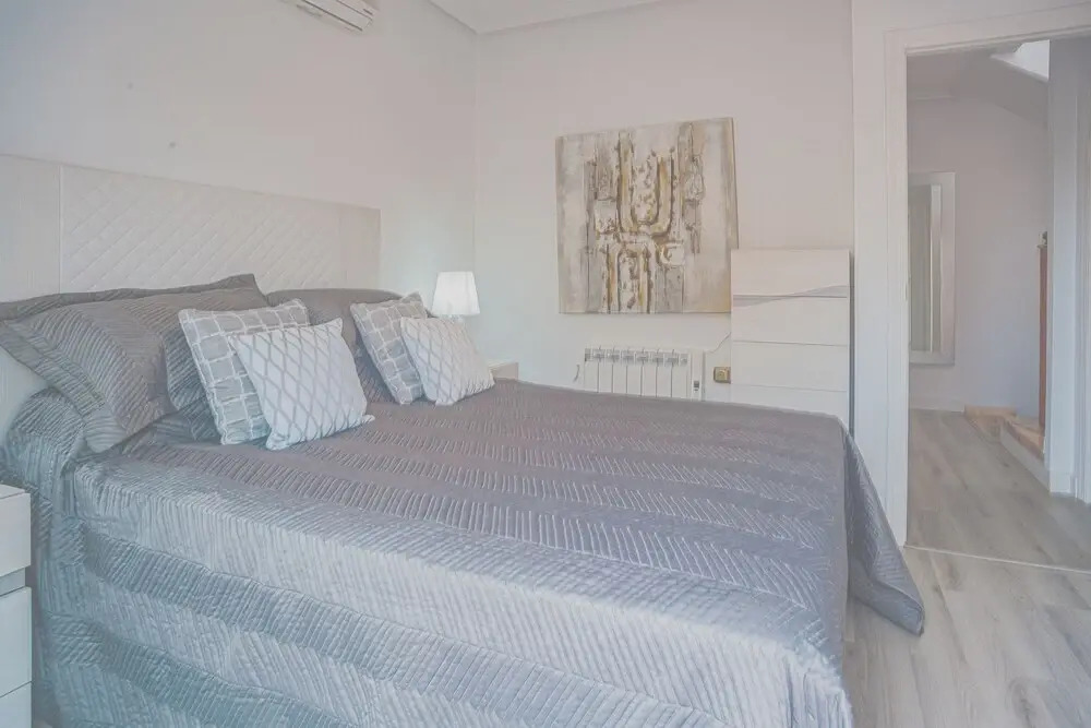 Beautiful 3-bed House With Communal Pool